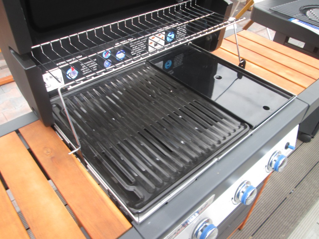 Aký typ roštu má gril Campingaz 3 Series Woody LD?