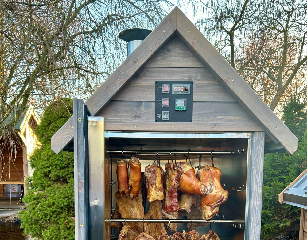 Aký vplyv má teplota pri údení na drevenú konštrukciu udiarne Kalme?