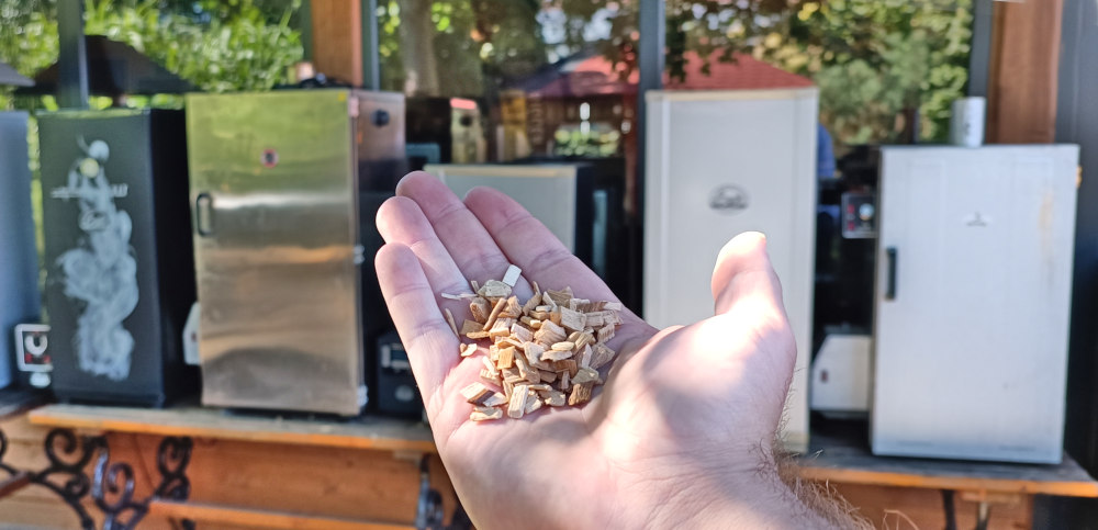 Drevo na údenie – tabuľka: aké druhy drevín použiť na konkrétne mäso?