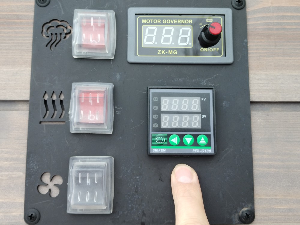 Je regulácia teploty pri udiarňach Kalme plne automatická?