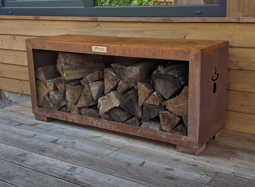 Má drevník Remundi zadnú stranu krytú alebo je prístupný z oboch strán?