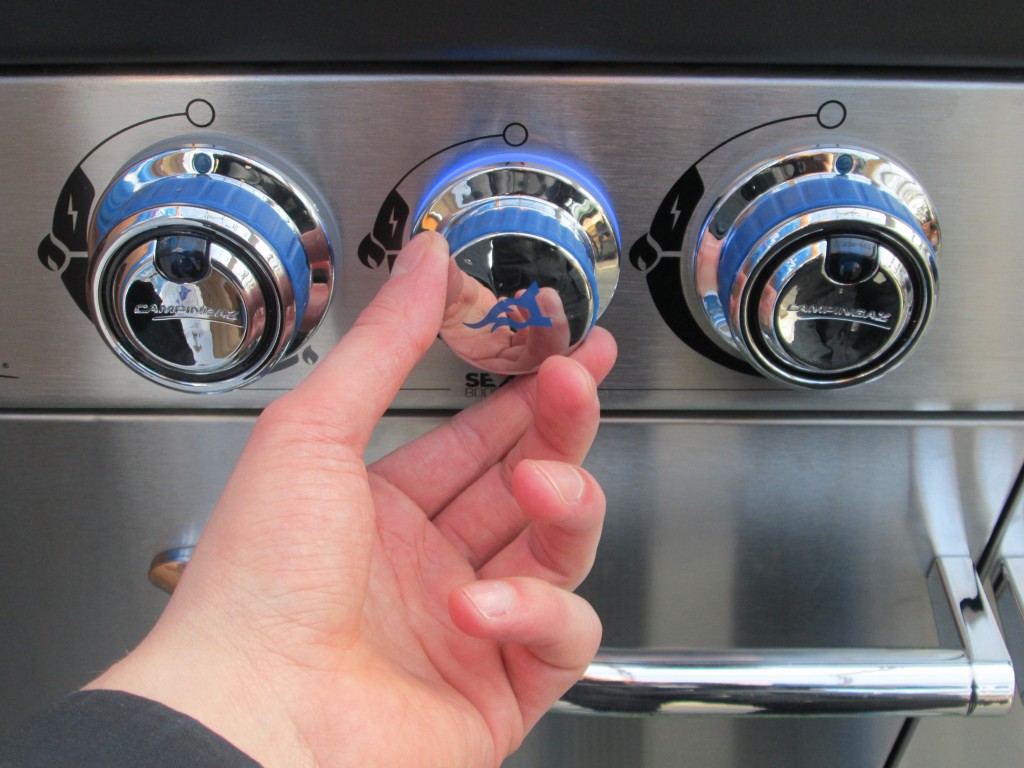 Majú všetky typy grilov Campingaz Master Series vo výbave Searing Boost Station?