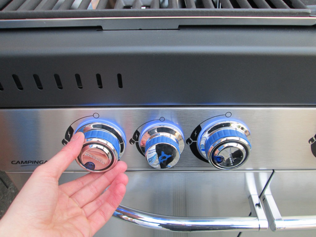 Potrebujem pri Master Series na zapnutie grilu zapaľovač?