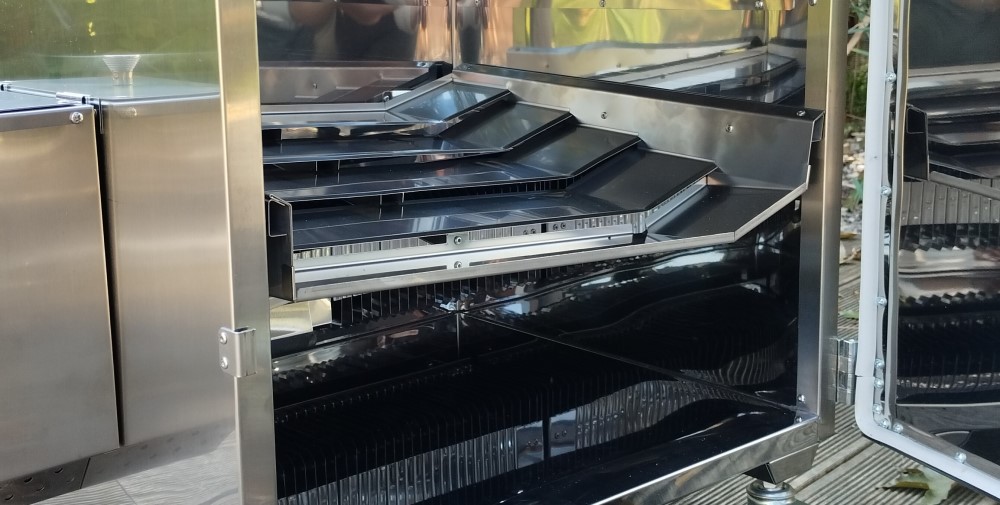 Elektrická udiareň Borniak BBDS-NW-70 WiFi – digitálna, nerez, 70 l, 1000 W