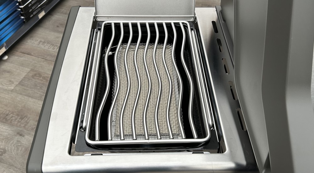 Gril Napoleon Rogue 625 PRO-S nerez