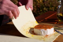 Syr do l&iacute;stkov&eacute;ho cesta zabal&iacute;me.