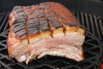 Mäso by malo byť poriadne šťavnaté a kôrka ako sa patrí chrumkavá.