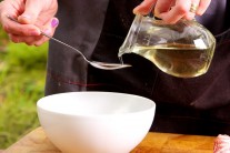 ...pol deci olivov&eacute;ho oleja...